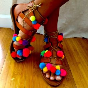 Gladiator sandal Pom Pom detail